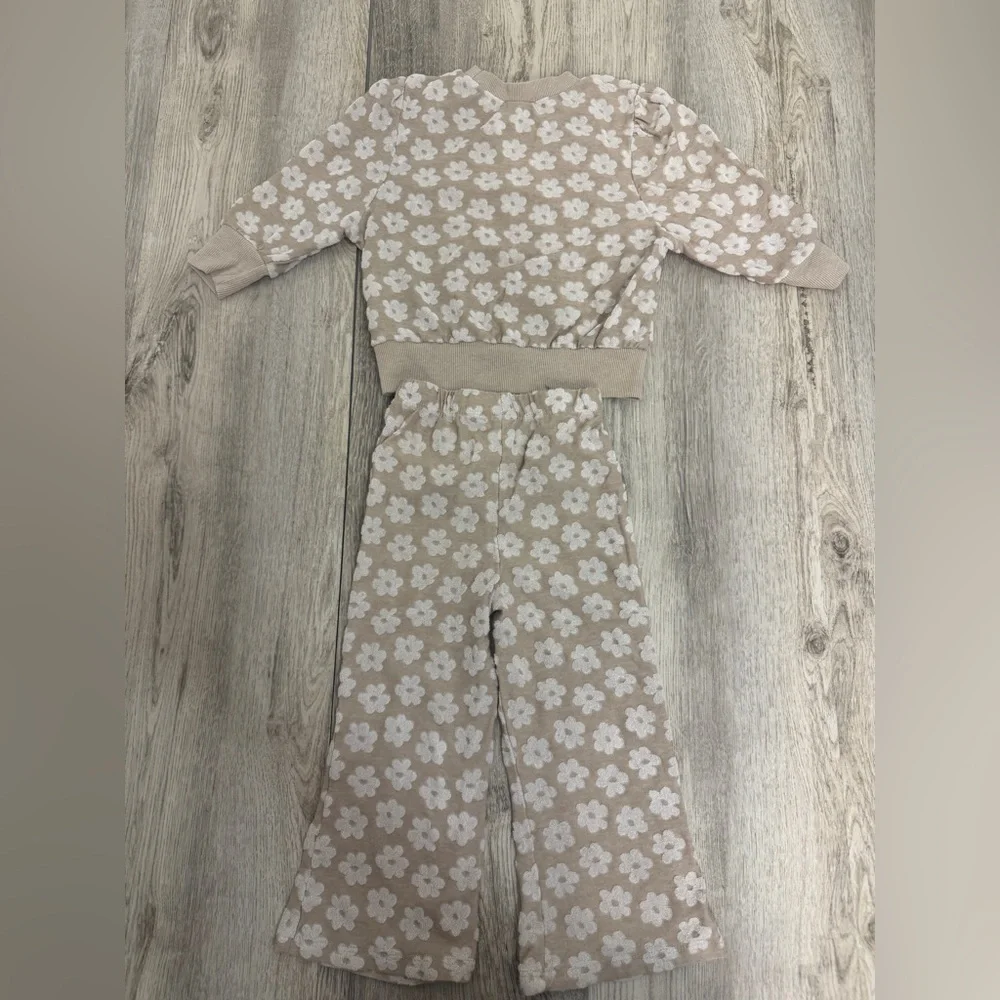 Bluey Tan and White Cozy Matching Set
